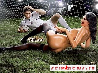 Футбольный клуб "Арсенал" снялся в Playboy