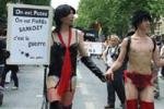 Проститутки Парижа вышли на улицы, требуя признания