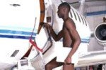 Пассажир авиалайнера решил лететь голым
