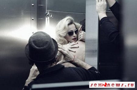 Мадонна снялась в откровенных позах, рекламируя очки