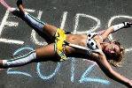 FEMEN устроили акцию протеста