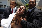 FEMEN устроили в Рио-де-Жанейро топлес-акцию
