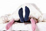 Как повысить либидо — надевайте в постель носки и уберите телевизор!