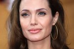 Урок мужества: Анджелина Джоли удалит яичники