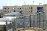 Тюремный охранник обвиняется в сексуальных домогательствах к заключенным